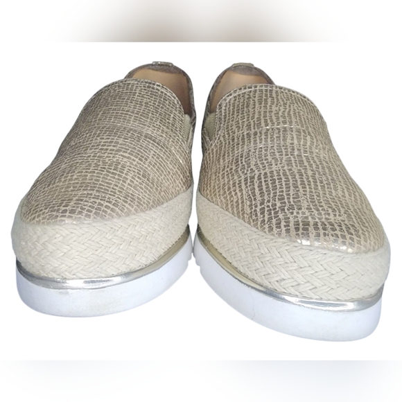 Donald Pliner Finni Metallic Gold Loafer Sneakers, Womens 7.5 - Picture 3 of 8